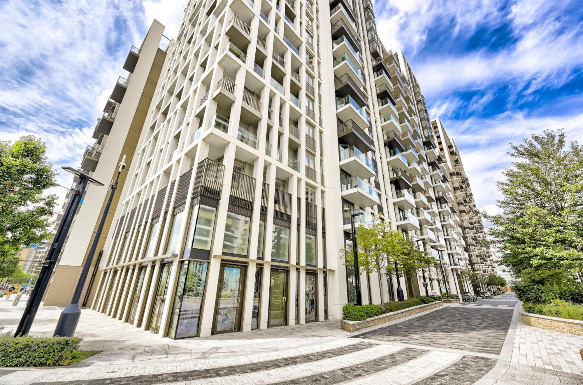 Executive -steps To Tube -quick Access To Londres